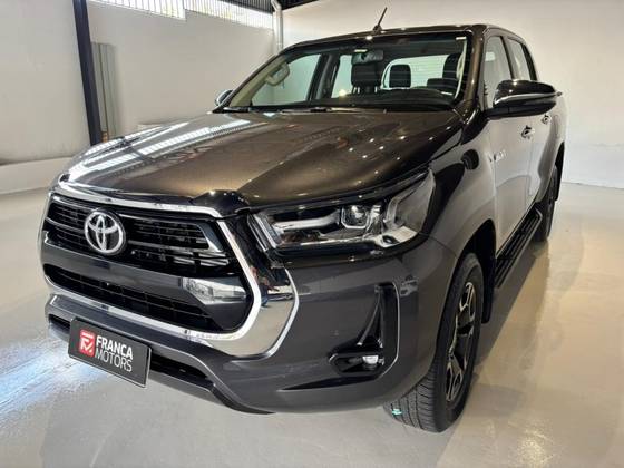 TOYOTA HILUX 2.8 D-4D TURBO DIESEL CD SRV 4X4 AUTOMÁTICO TOYOTA HILUX 2.8 D-4D TURBO DIESEL CD SRV 4X4 AUTOMÁTICO